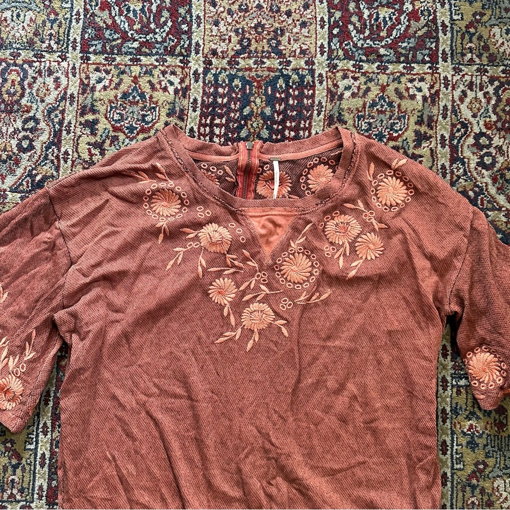 🌈 Lovely embroidered flower FP top - Picture 3 of 6